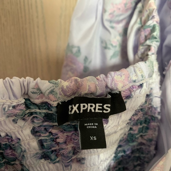Express Floral Puff Sleeve Ruched Cropped Top - Picture 3 of 5